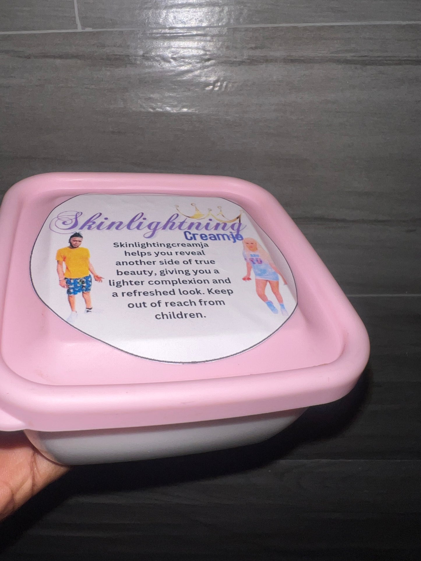 Pealing 12oz body bleaching cream XXX extra strength, results in 1 week intimate area friendly (7) business day before shipping time)
