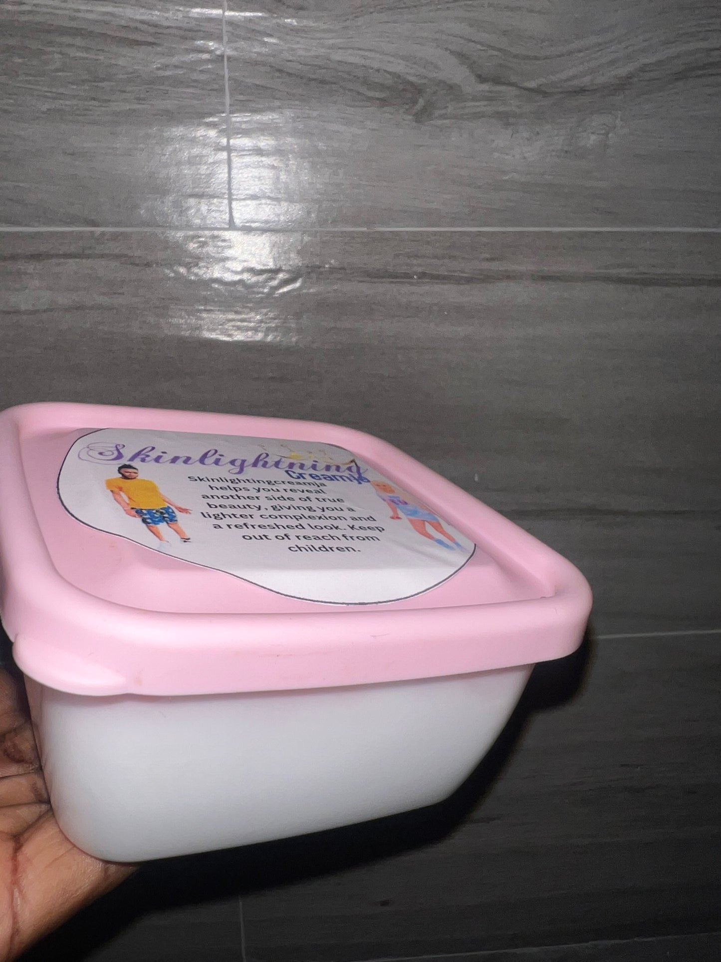 Pealing 12oz body bleaching cream XXX extra strength, results in 1 week intimate area friendly (7) business day before shipping time)